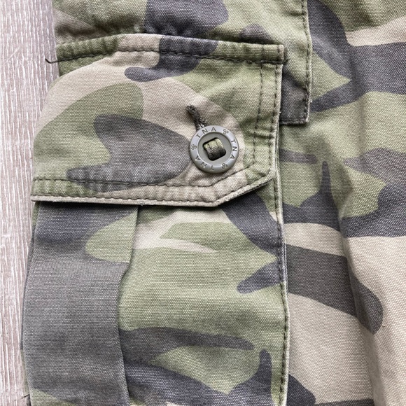 Aritzia TNA Low Rise Camo Pants Size 0 - Picture 2 of 8